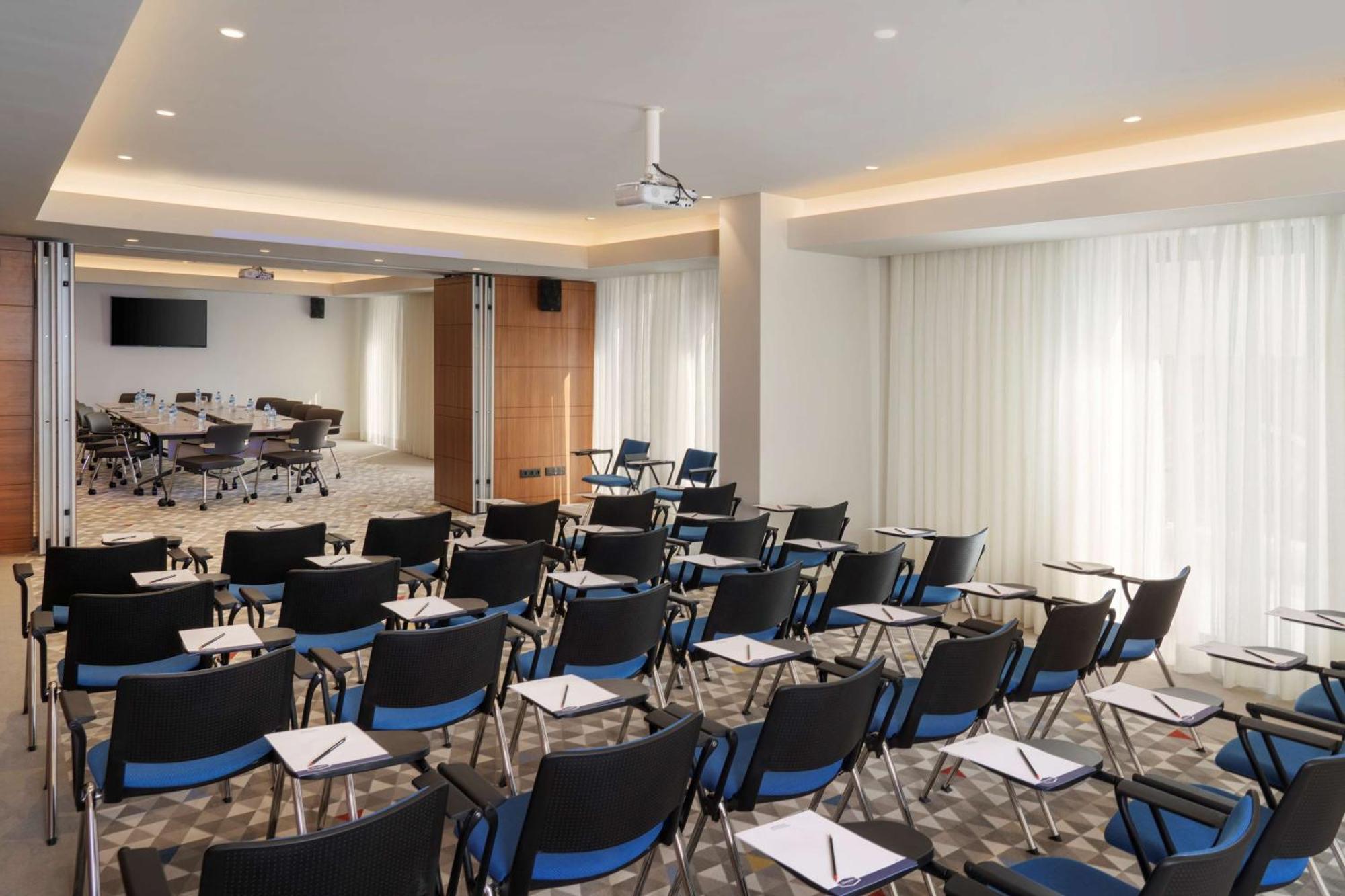 Hampton By Hilton Tashkent Hotel Exterior foto